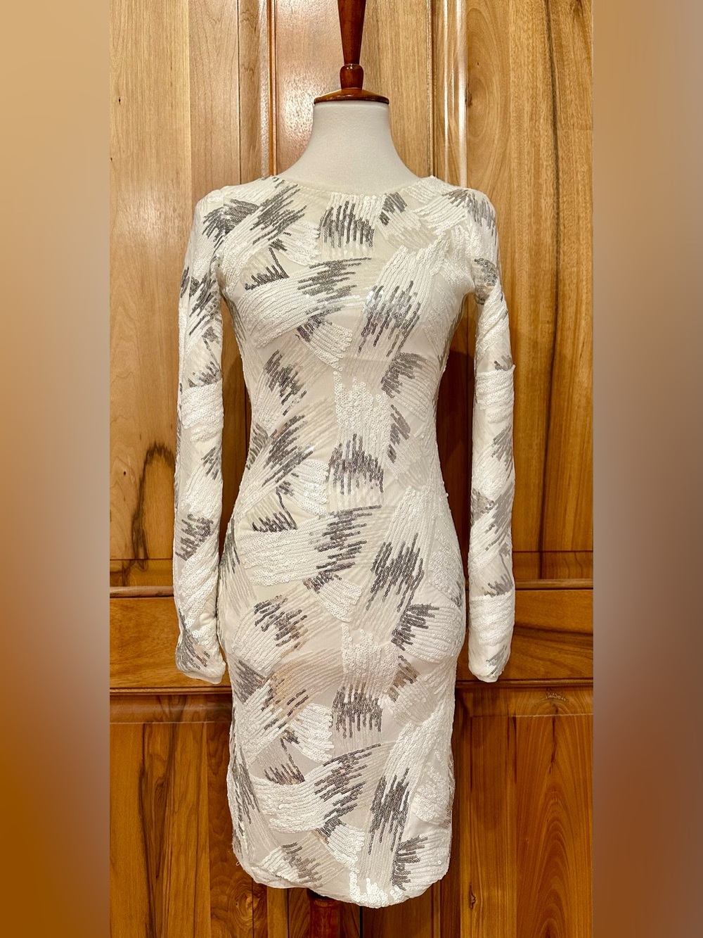 BCBGMaxAzria Kamila Long-Sleeve Sequined Sheath Dress Silver/Off-White, EUC, XS